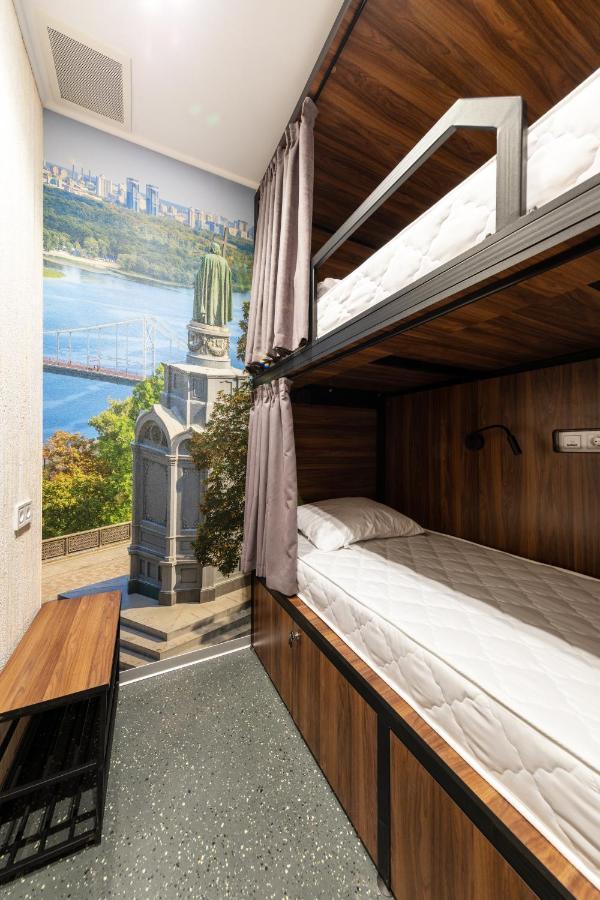 Misto Capsule Hotel Kiev Exteriör bild