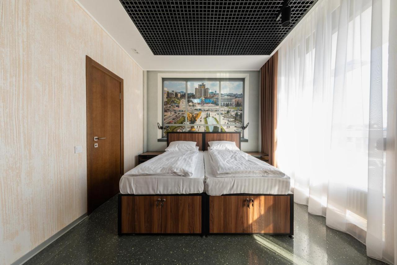 Misto Capsule Hotel Kiev Exteriör bild