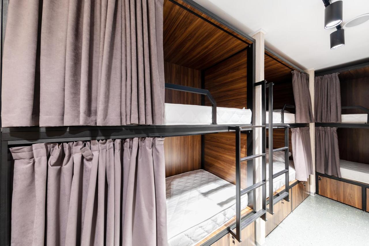 Misto Capsule Hotel Kiev Exteriör bild