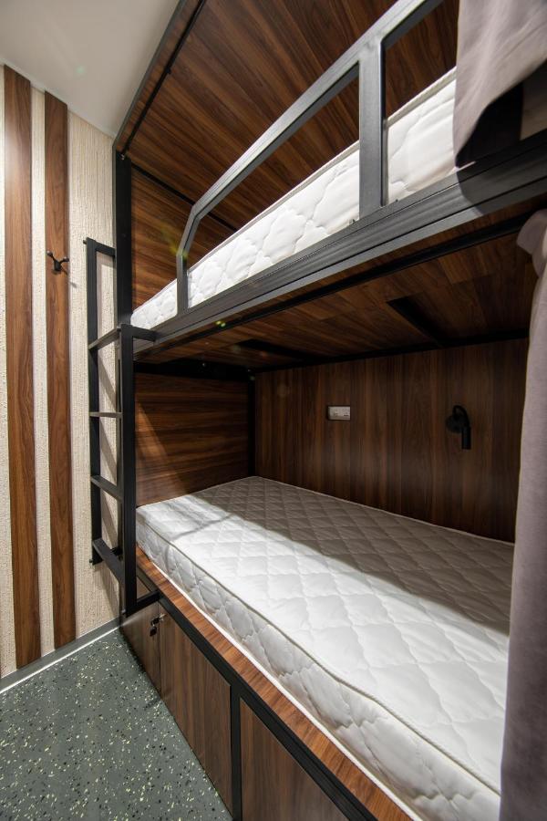 Misto Capsule Hotel Kiev Exteriör bild