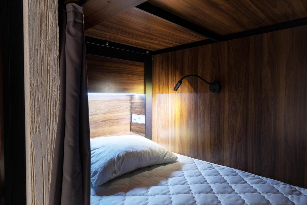 Misto Capsule Hotel Kiev Exteriör bild