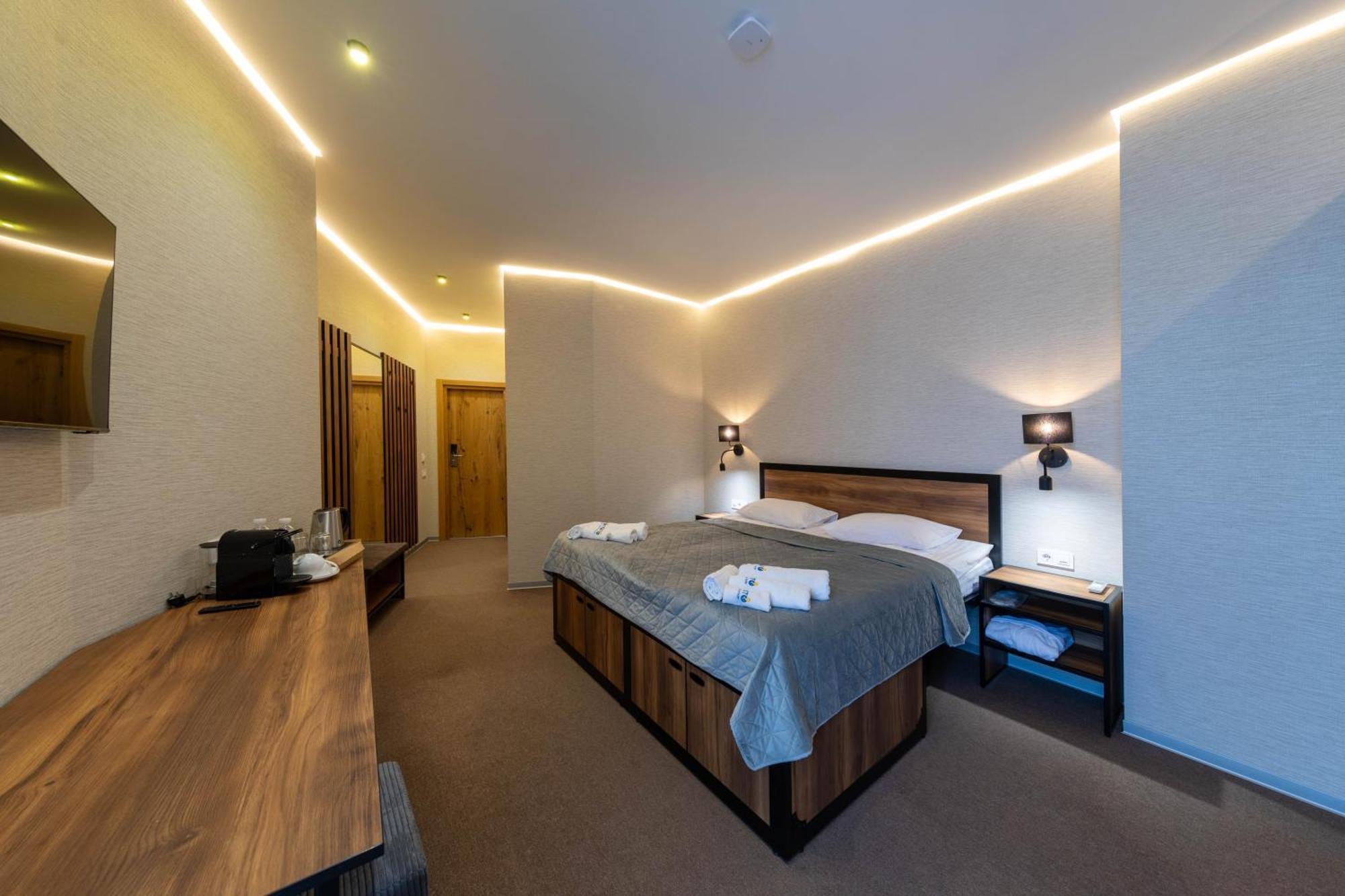Misto Capsule Hotel Kiev Exteriör bild