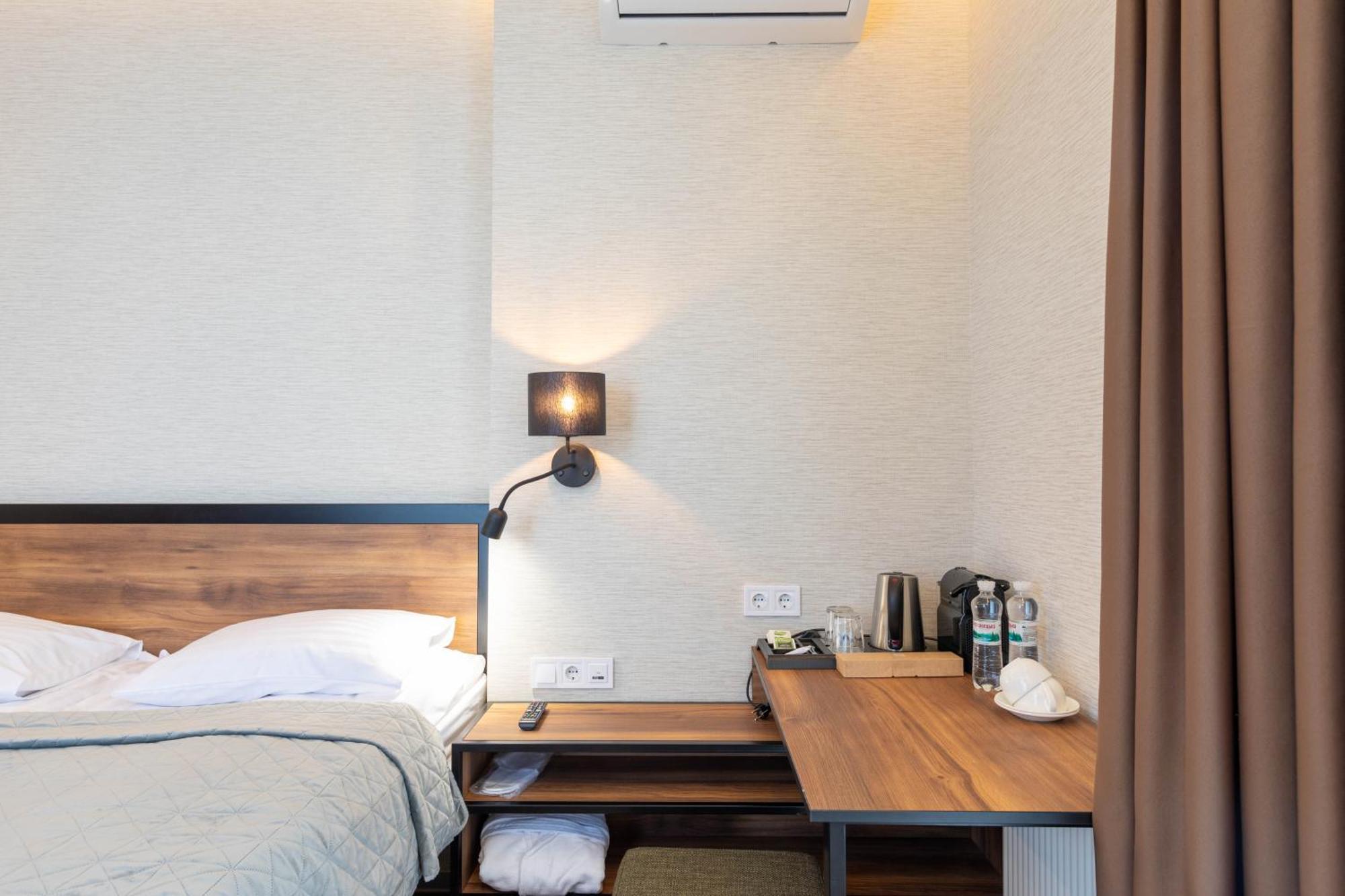 Misto Capsule Hotel Kiev Exteriör bild