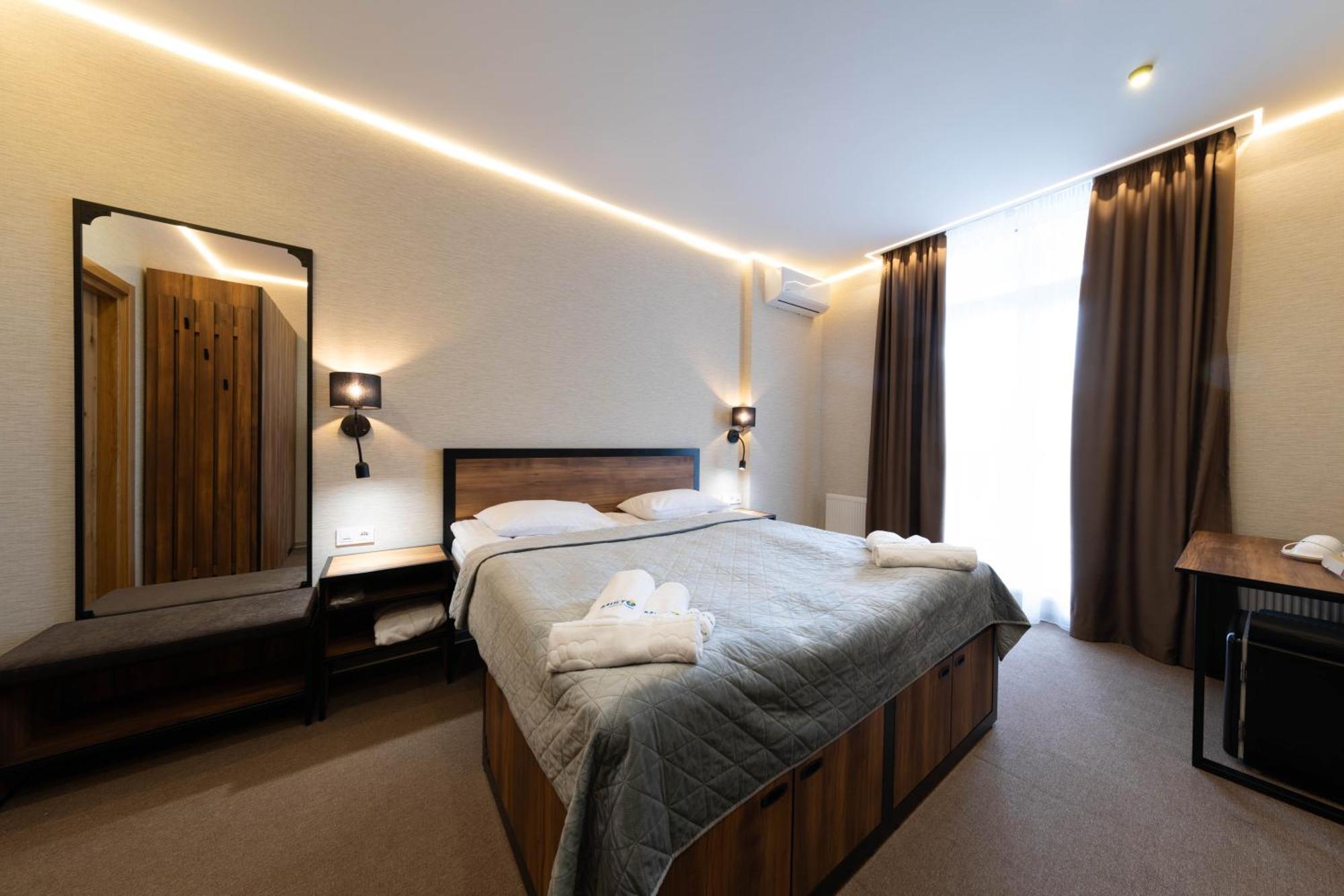 Misto Capsule Hotel Kiev Exteriör bild